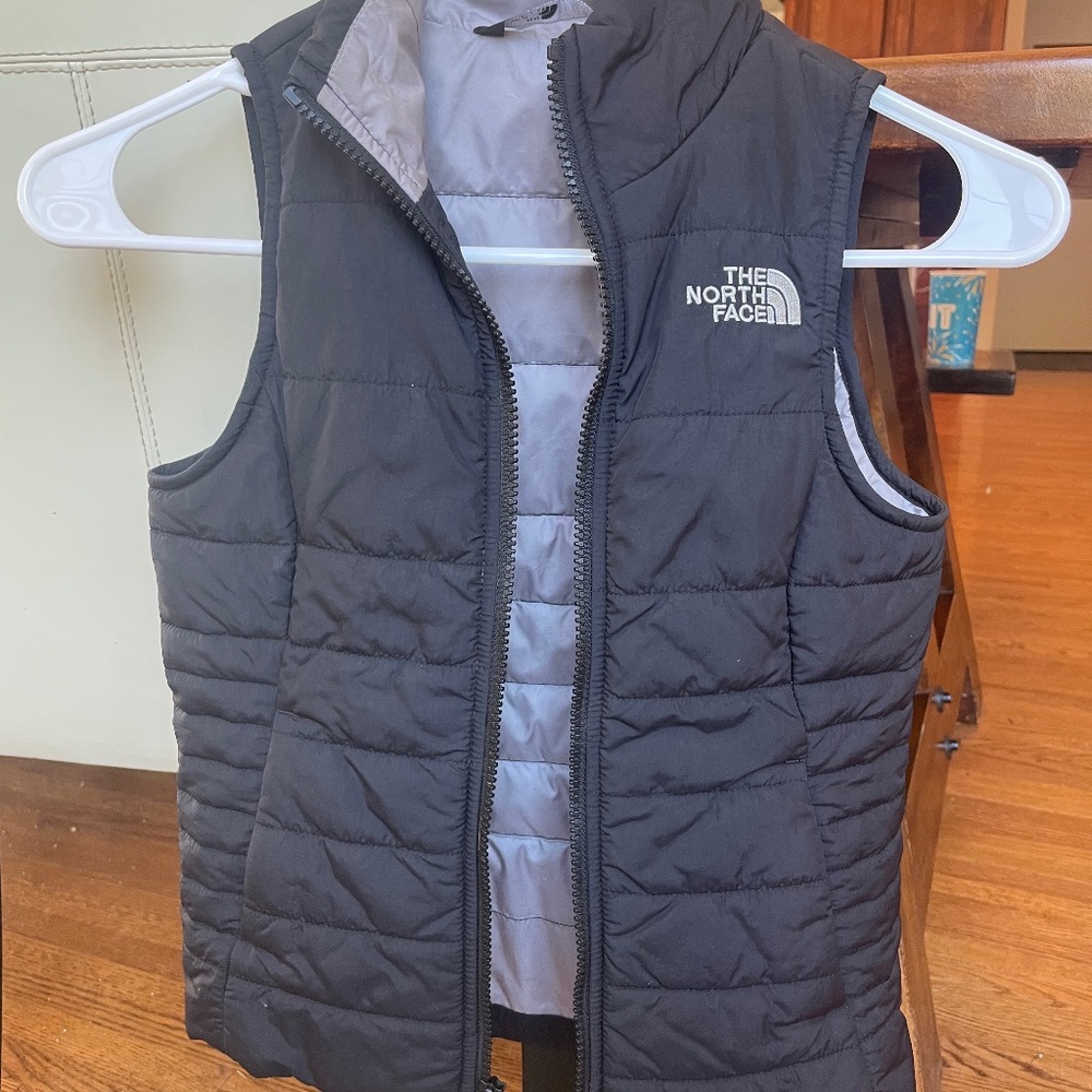 North Face kids down vest, black, size XS (6)